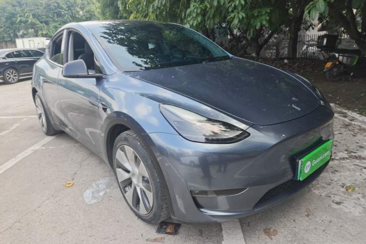 Used Tesla Model Y 2021 Long-Range All-Wheel-Drive Version Front Right 45 Deg