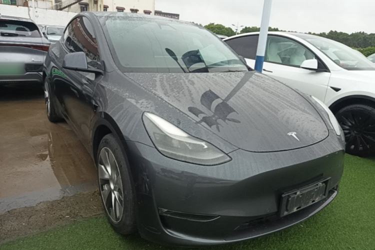 Used Tesla Model Y 2021 Long-Range All-Wheel-Drive Version 3D7 Front Right 45 Deg
