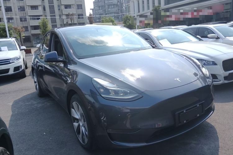 Used Tesla Model Y 2021 Long-Range All-Wheel-Drive Version Front Right 45 Deg
