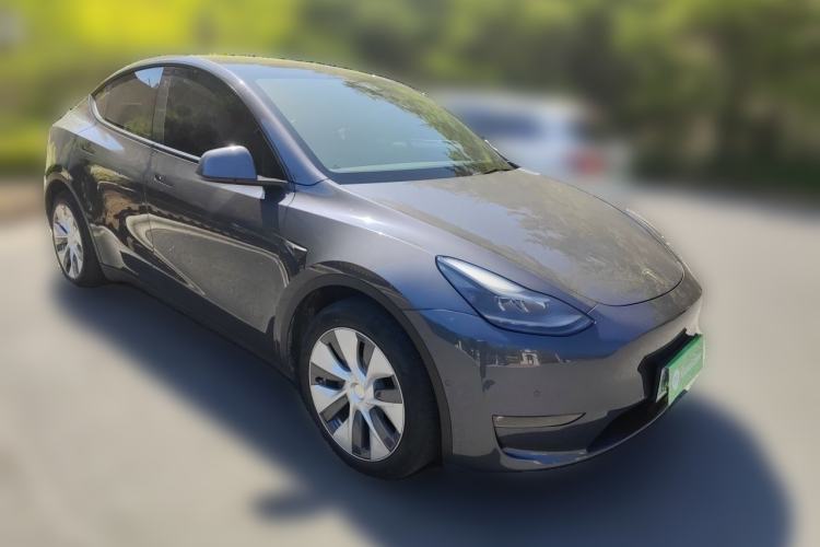 Used Tesla Model Y 2021 Standard Range Rear-Wheel Drive Version Front Right 45 Deg