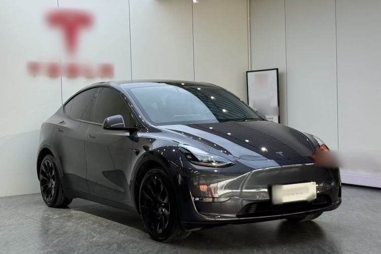 Used Tesla Model Y 2021 Long-Range All-Wheel-Drive Version Front Right 45 Deg