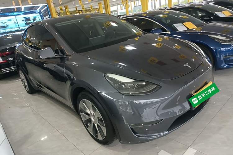 Used Tesla Model Y 2021 Long-Range All-Wheel-Drive Version Front Right 45 Deg