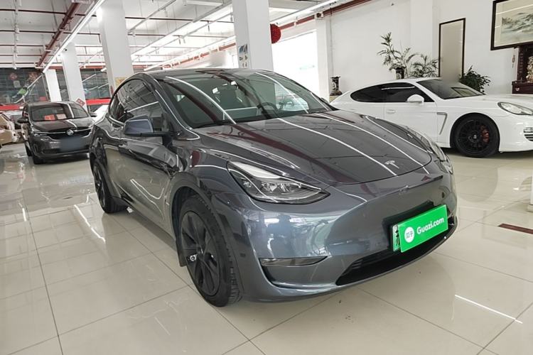 Used Tesla Model Y 2021 Long-Range All-Wheel-Drive Version 3D7 Front Right 45 Deg