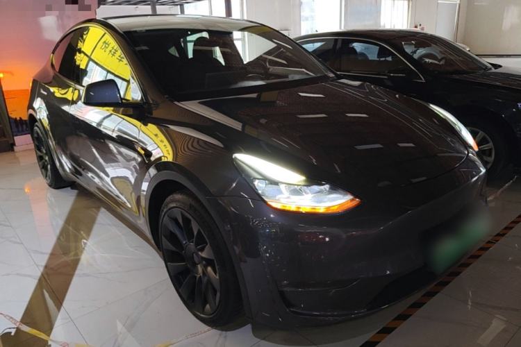 Used Tesla Model Y 2021 Long-Range All-Wheel-Drive Version 3D7 Front Right 45 Deg