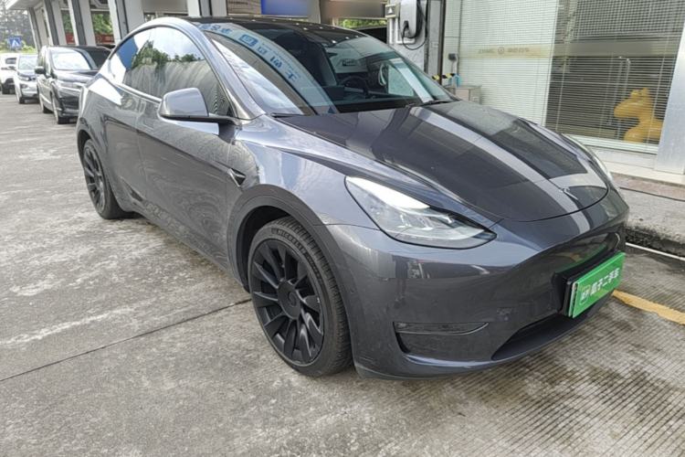 Used Tesla Model Y 2021 Long-Range All-Wheel-Drive Version Front Right 45 Deg