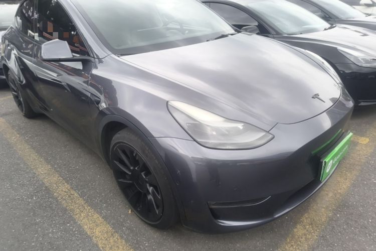 Used Tesla Model Y 2021 Long-Range All-Wheel-Drive Version Front Right 45 Deg