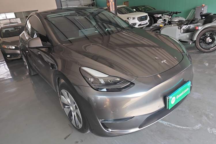 Used Tesla Model Y 2021 Standard Range Rear-Wheel Drive Version Front Right 45 Deg