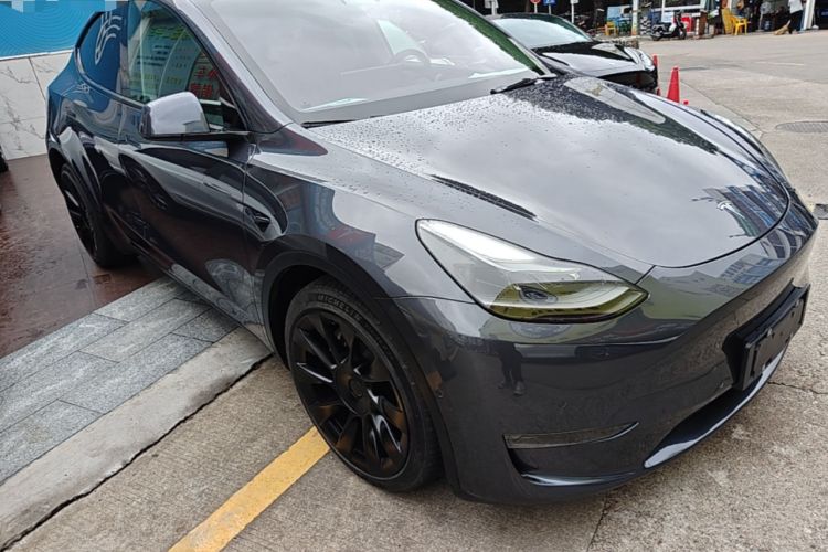 Used Tesla Model Y 2021 Long-Range All-Wheel-Drive Version 3D7 Front Right 45 Deg