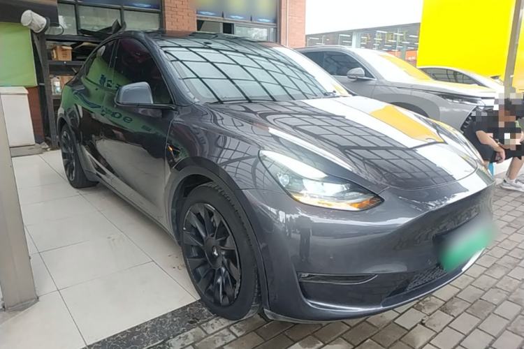 Used Tesla Model Y 2021 Long-Range All-Wheel-Drive Version Front Right 45 Deg