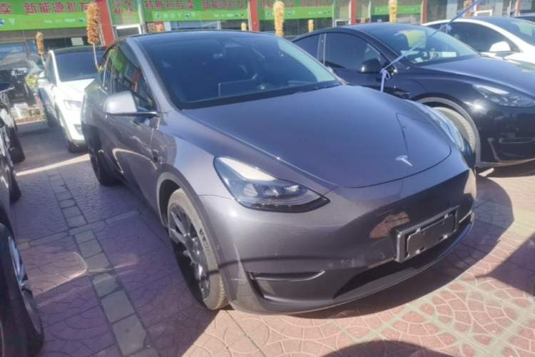 Used Tesla Model Y 2021 Long-Range All-Wheel-Drive Version Front Right 45 Deg