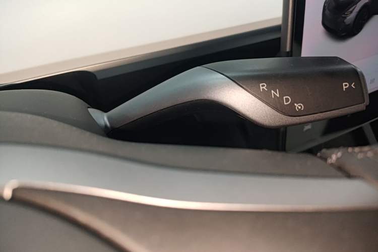 Used Tesla Model Y 2021 Long-Range All-Wheel-Drive Version 3D7 Gear Lever