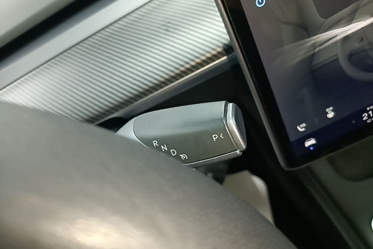 Used Tesla Model Y 2021 Long-Range All-Wheel-Drive Version Gear Lever