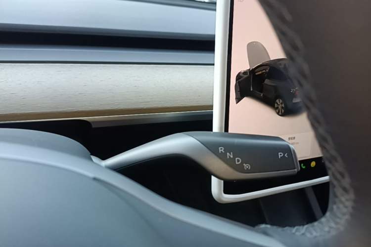 Used Tesla Model Y 2021 Long-Range All-Wheel-Drive Version 3D7 Gear Lever