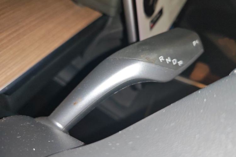 Used Tesla Model Y 2021 Long-Range All-Wheel-Drive Version Gear Lever