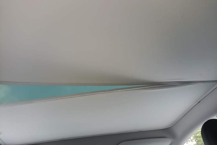 Used Tesla Model Y 2021 Long-Range All-Wheel-Drive Version 3D7 Headliner