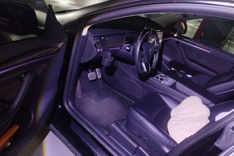 Used Tesla Model Y 2021 Standard Range Rear-Wheel Drive Version Interior 1
