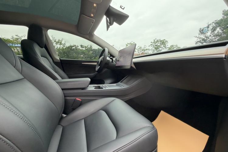 Used Tesla Model Y 2021 Long-Range All-Wheel-Drive Version Interior 1