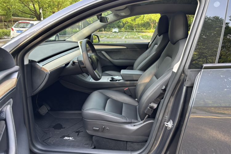 Used Tesla Model Y 2021 Standard Range Rear-Wheel Drive Version Interior 1