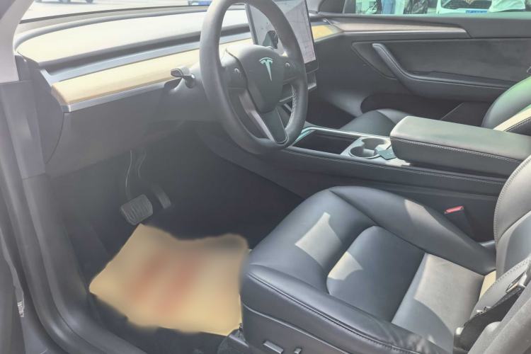 Used Tesla Model Y 2021 Long-Range All-Wheel-Drive Version Interior 2