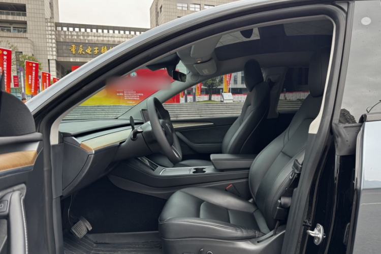 Used Tesla Model Y 2021 Long-Range All-Wheel-Drive Version Interior 2