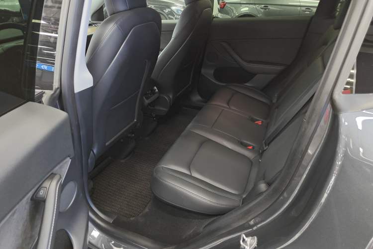 Used Tesla Model Y 2021 Long-Range All-Wheel-Drive Version Interior 2