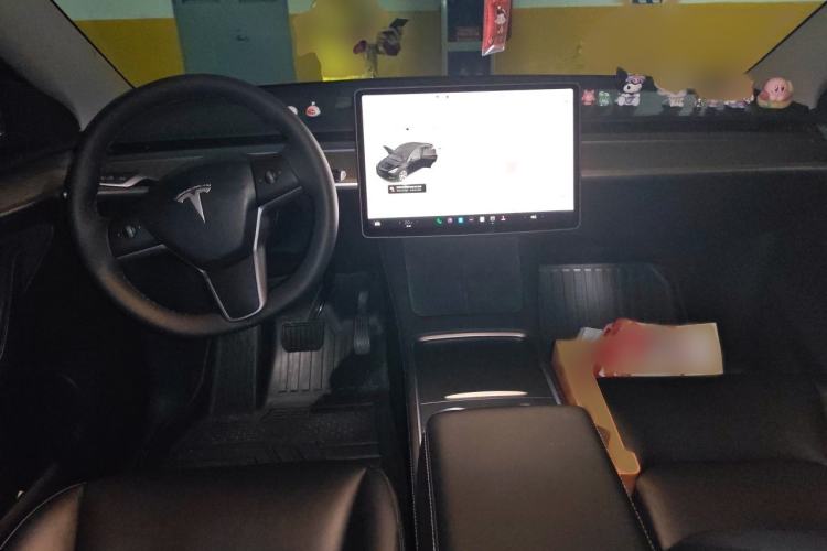 Used Tesla Model Y 2021 Long-Range All-Wheel-Drive Version Interior 2