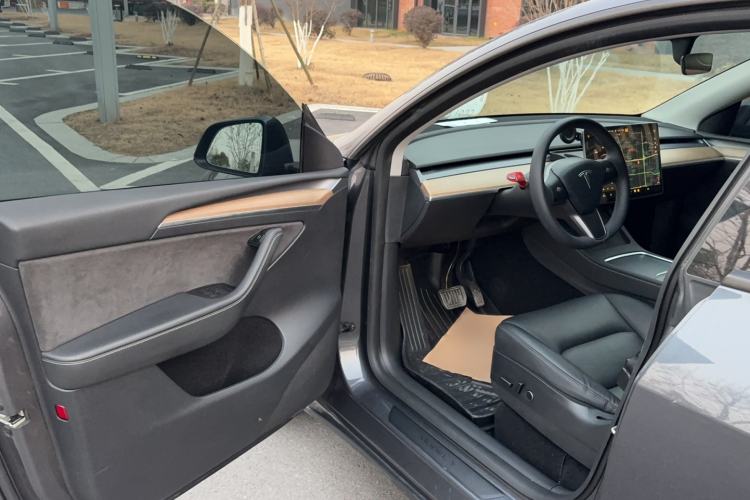 Used Tesla Model Y 2021 Long-Range All-Wheel-Drive Version Interior 2