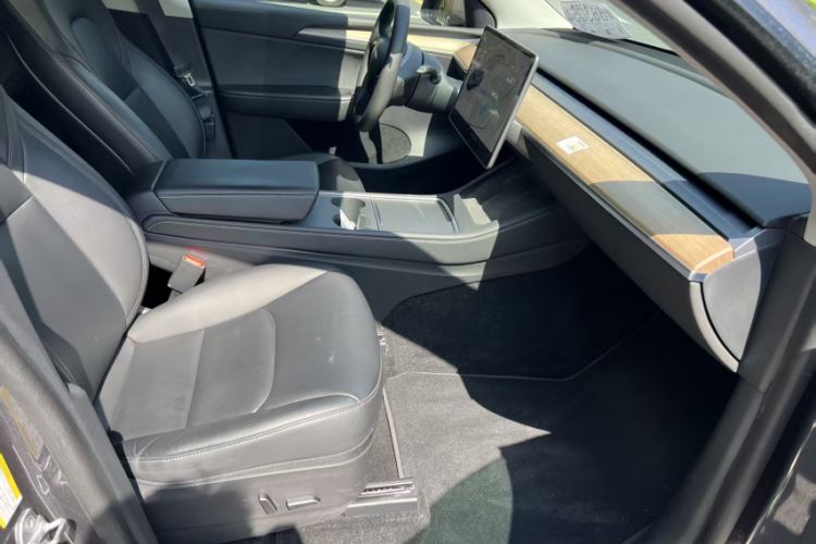 Used Tesla Model Y 2021 Standard Range Rear-Wheel Drive Version Interior 2