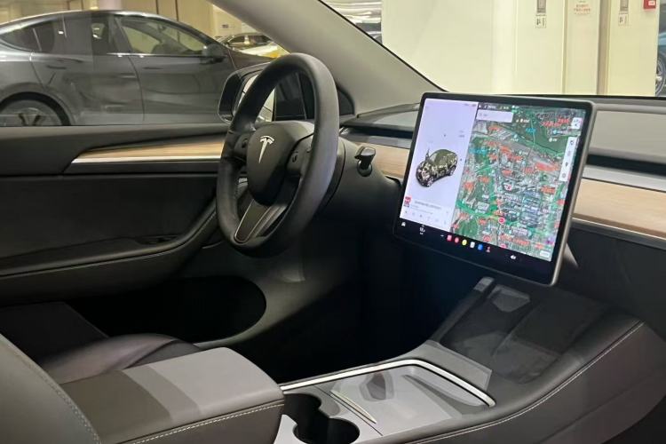 Used Tesla Model Y 2021 Standard Range Rear-Wheel Drive Version Interior 3