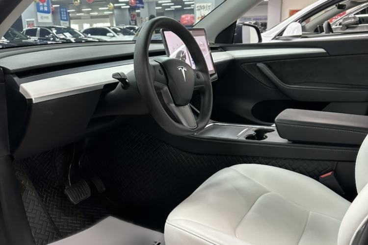 Used Tesla Model Y 2021 Long-Range All-Wheel-Drive Version 3D7 Interior 3