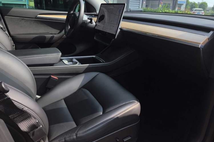 Used Tesla Model Y 2021 Long-Range All-Wheel-Drive Version Interior 3