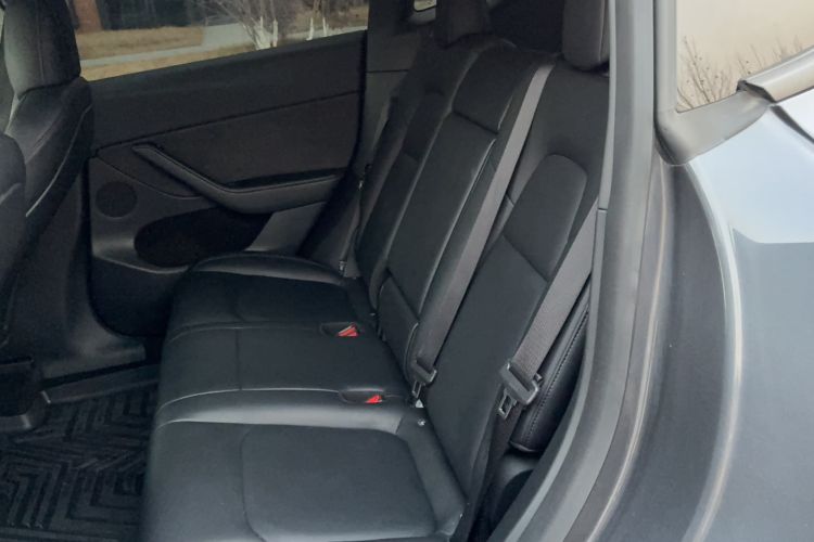 Used Tesla Model Y 2021 Long-Range All-Wheel-Drive Version Interior 3