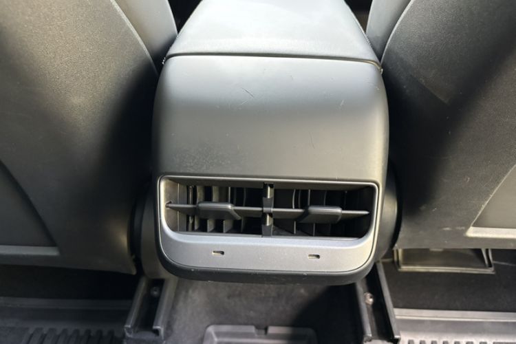 Used Tesla Model Y 2021 Standard Range Rear-Wheel Drive Version Interior 3