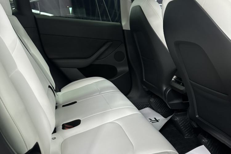 Used Tesla Model Y 2021 Long-Range All-Wheel-Drive Version 3D7 Interior 4