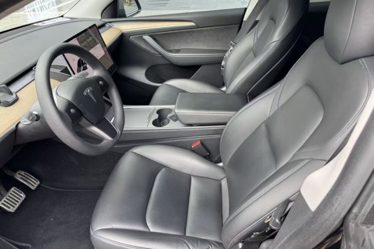 Used Tesla Model Y 2021 Long-Range All-Wheel-Drive Version 3D7 Interior 4