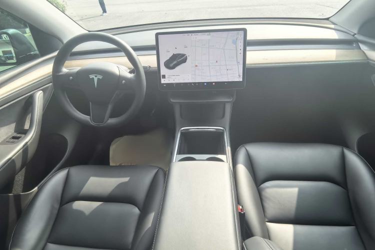 Used Tesla Model Y 2021 Long-Range All-Wheel-Drive Version Interior 4