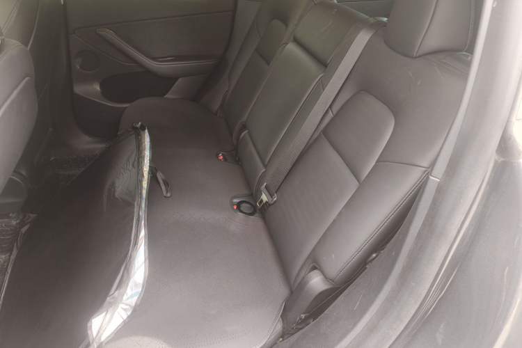 Used Tesla Model Y 2021 Long-Range All-Wheel-Drive Version Interior 4