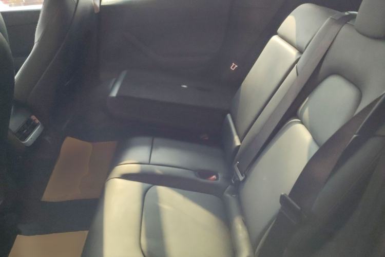 Used Tesla Model Y 2021 Long-Range All-Wheel-Drive Version Interior 4