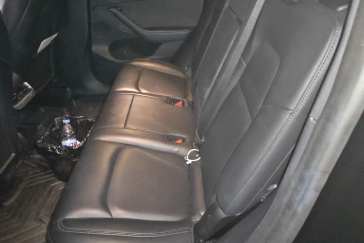 Used Tesla Model Y 2021 Long-Range All-Wheel-Drive Version Interior 4