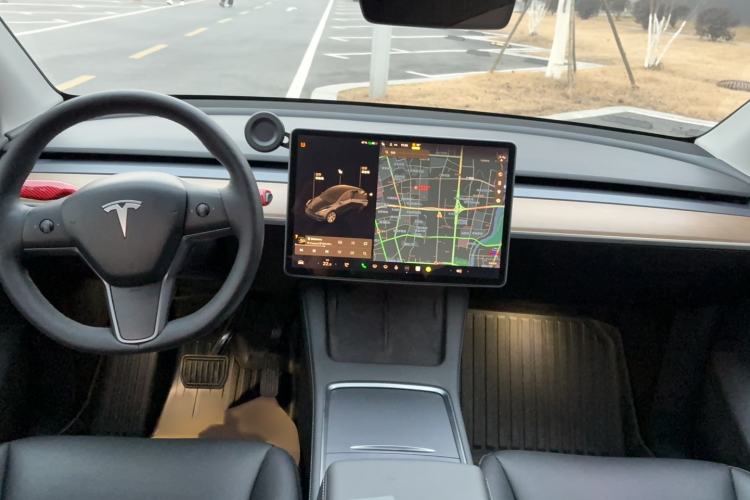 Used Tesla Model Y 2021 Long-Range All-Wheel-Drive Version Interior 4