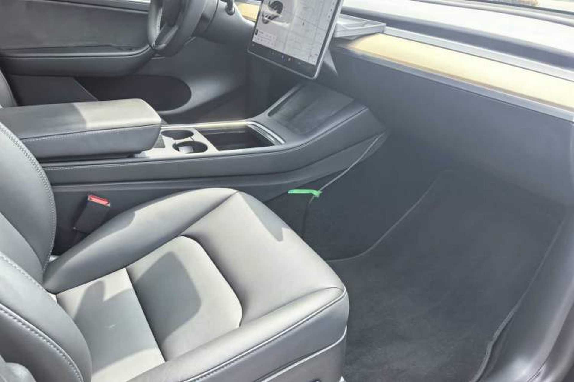 Used Tesla Model Y 2021 Standard Range Rear-Wheel Drive Version Interior 4
