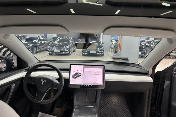 Used Tesla Model Y 2021 Long-Range All-Wheel-Drive Version 3D7 Interior 5