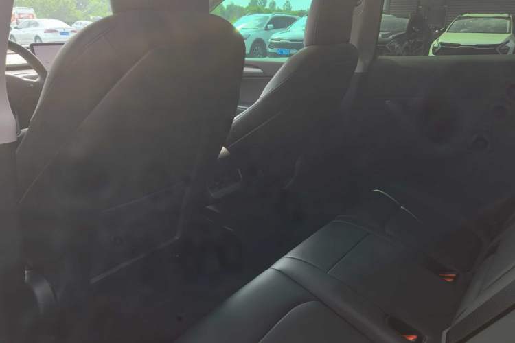 Used Tesla Model Y 2021 Long-Range All-Wheel-Drive Version Interior 5