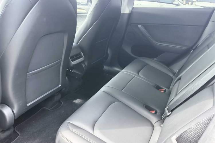 Used Tesla Model Y 2021 Standard Range Rear-Wheel Drive Version Interior 5