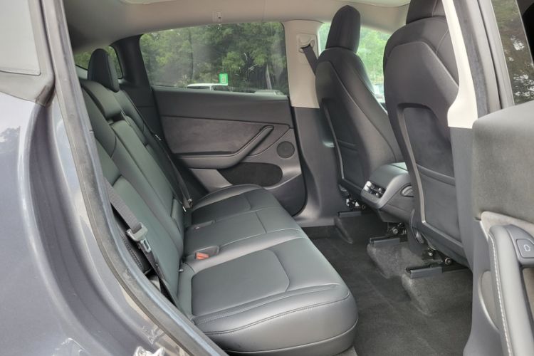 Used Tesla Model Y 2021 Standard Range Rear-Wheel Drive Version Interior 5