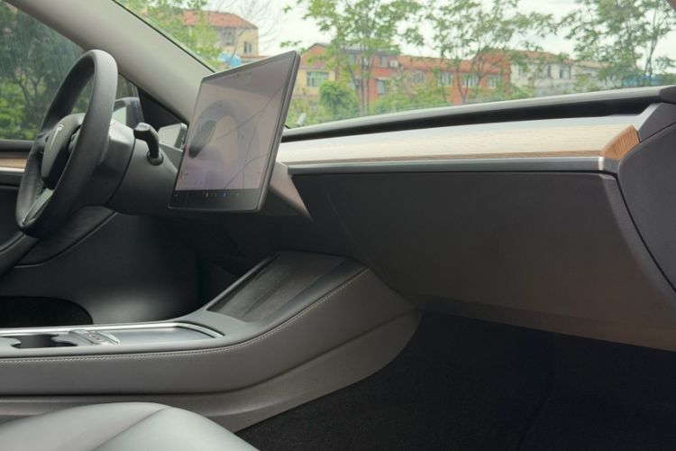 Used Tesla Model Y 2021 Long-Range All-Wheel-Drive Version Interior 5