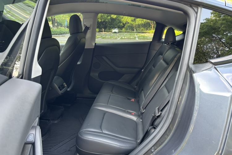 Used Tesla Model Y 2021 Standard Range Rear-Wheel Drive Version Interior 5
