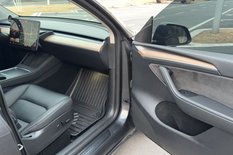 Used Tesla Model Y 2021 Long-Range All-Wheel-Drive Version Interior 6