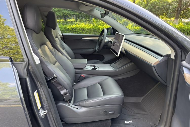 Used Tesla Model Y 2021 Standard Range Rear-Wheel Drive Version Interior 6