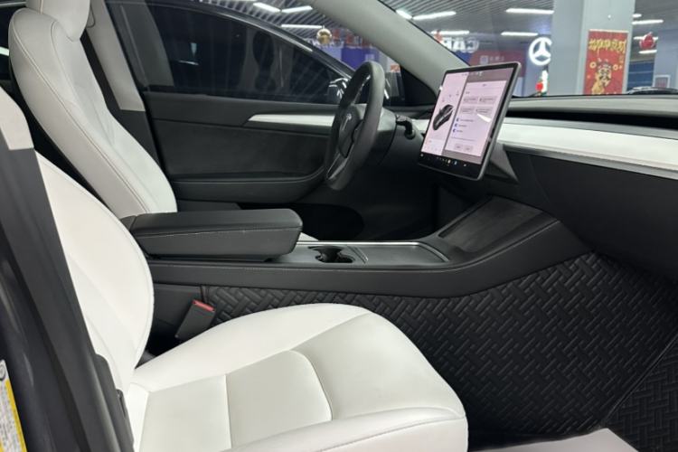 Used Tesla Model Y 2021 Long-Range All-Wheel-Drive Version 3D7 Interior 7